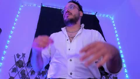 Snapshot of markwolfe1 chatting on 10.31.25 Mark  online show from 10.31.25