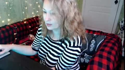 Snapshot of marlenelue chatting on 10.12.25 MarleneLue online show from 10.12.25