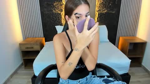 Snapshot of maroly_21 chatting on 02.13.25 Maly online show from 02.13.25