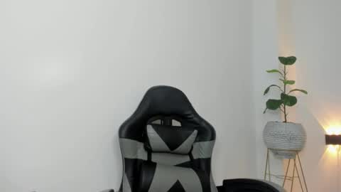 Snapshot of maroly_21 chatting on 10.10.25 Maly online show from 10.10.25