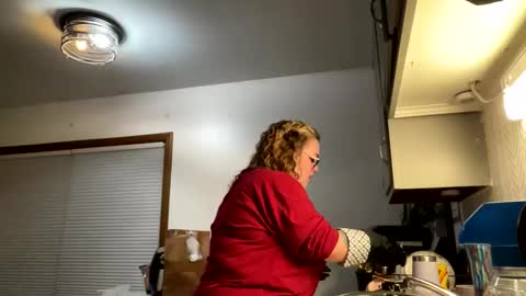 Snapshot of maroon_moon chatting on 02.16.25 maroon_moon online show from 02.16.25