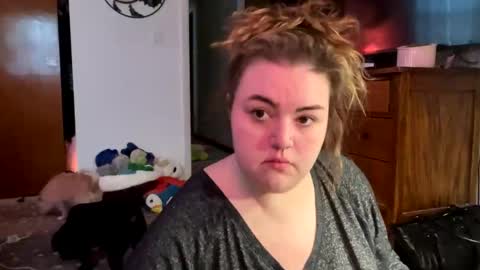 Snapshot of maroon_moon chatting on 02.16.25 maroon_moon online show from 02.16.25