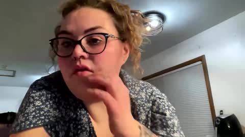 Snapshot of maroon_moon chatting on 03.12.25 maroon_moon online show from 03.12.25