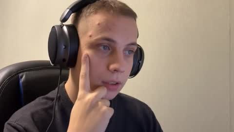 Snapshot of maroooa chatting on 12.20.25 Marko online show from 12.20.25