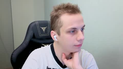 Snapshot of maroooa chatting on 04.15.26 Marko online show from 04.15.26