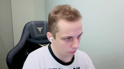 Snapshot of maroooa chatting on 04.15.26 Marko online show from 04.15.26