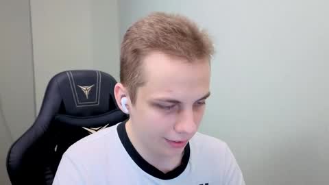 Snapshot of maroooa chatting on 04.16.26 Marko online show from 04.16.26