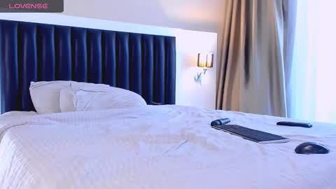 Mari online show from 11.25.25