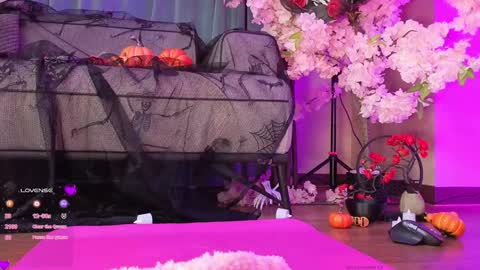 Mary online show from 10.28.25