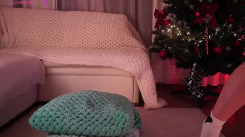 Maria  online broadcast from Tuesday to Suturday from 6 pm to 12 pm Germany time Sunday-Monday offline online show from 11.26.25