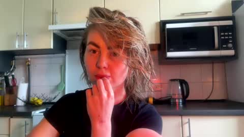 Snapshot of martaluna_ chatting on 06.13.26 Marta online show from 06.13.26