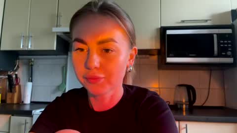 Snapshot of martaluna_ chatting on 06.18.26 Marta online show from 06.18.26