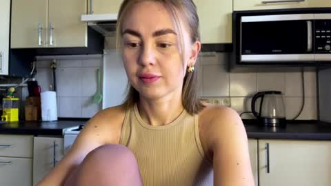 Snapshot of martaluna_ chatting on 07.17.26 Marta online show from 07.17.26
