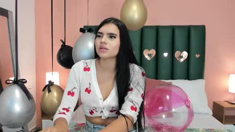 Martina Divine online show from 11.17.25