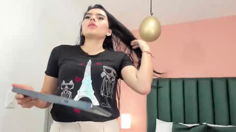 Martina Divine online show from 11.27.25