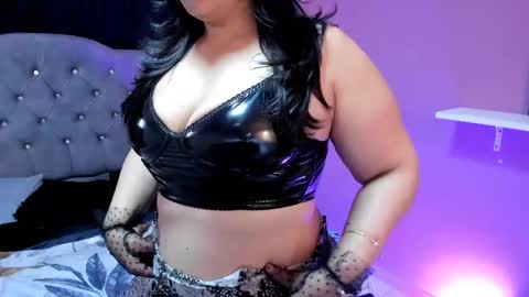 Snapshot of martina_foxy_ chatting on 02.21.25 MARTINA online show from 02.21.25