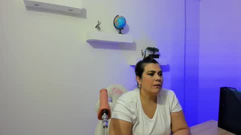 Snapshot of martina_foxy_ chatting on 09.20.25 MARTINA online show from 09.20.25