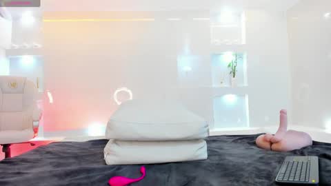Snapshot of martina_mayers chatting on 12.26.24 Martina online show from 12.26.24