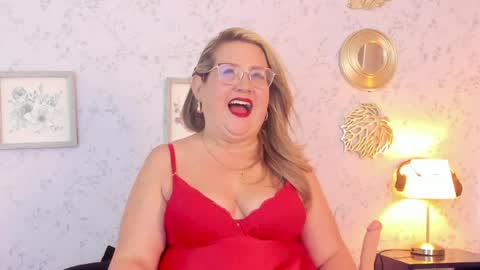 Snapshot of martinacurvy_ chatting on 04.02.26 Martina Caicedo online show from 04.02.26