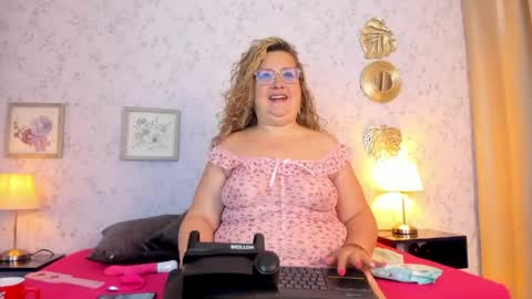 Snapshot of martinacurvy_ chatting on 04.17.26 Martina Caicedo online show from 04.17.26