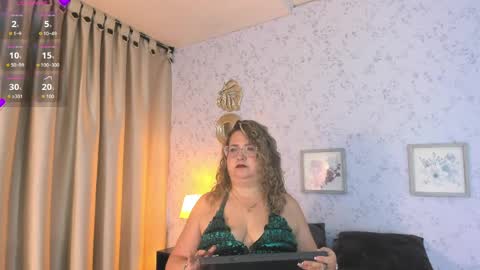 Snapshot of martinacurvy_ chatting on 05.14.26 Martina Caicedo online show from 05.14.26