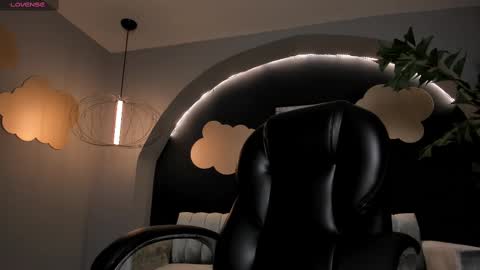 Snapshot of martinnabonnet chatting on 03.12.25 Martinna Bonnet online show from 03.12.25