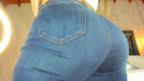 Snapshot of marttina_ruiz chatting on 04.24.26 Martina online show from 04.24.26