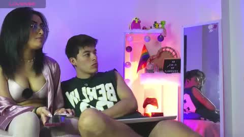 Snapshot of mary_and_andres chatting on 09.18.25 Mary and Andrs online show from 09.18.25
