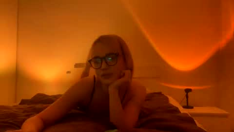 Snapshot of mary_geyson1 chatting on 01.16.25 Mary online show from 01.16.25