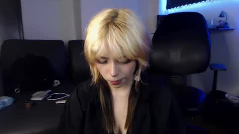 Snapshot of mary_janness chatting on 02.21.25 100 online show from 02.21.25