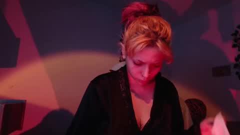 Snapshot of mary_janness chatting on 12.14.25 100 online show from 12.14.25