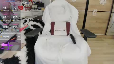 Snapshot of maryeelle chatting on 12.28.24 Maryelle online show from 12.28.24