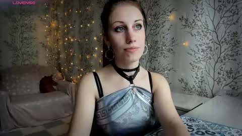 Snapshot of marylou_ chatting on 10.04.25 Mary Lou online show from 10.04.25