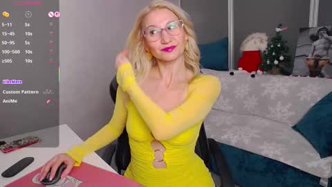 Snapshot of marysantamonika chatting on 01.11.26 Mary online show from 01.11.26