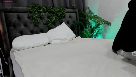 Luucy UTC1 Mon Tue Wed Thu Fri 0500-1130 online show from 12.02.25