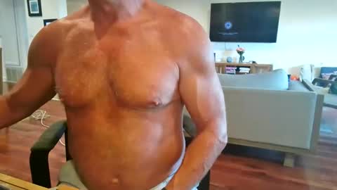 Snapshot of mascmuscle49 chatting on 06.01.26 mascmuscle49 online show from 06.01.26