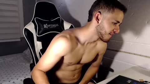 Snapshot of massimo_jiovano chatting on 12.22.24 massimo online show from 12.22.24