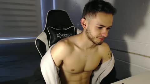 Snapshot of massimo_jiovano chatting on 03.08.25 massimo online show from 03.08.25