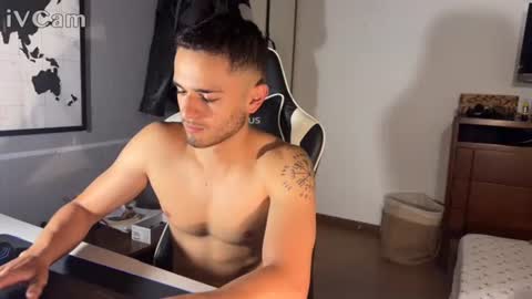 Snapshot of massimo_jiovano chatting on 09.20.25 massimo online show from 09.20.25