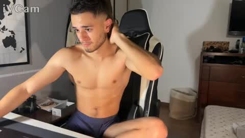 Snapshot of massimo_jiovano chatting on 09.22.25 massimo online show from 09.22.25