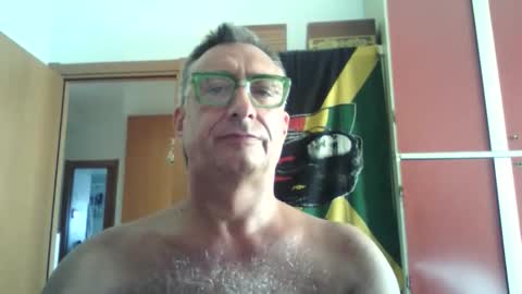 Snapshot of massimoxsempre chatting on 10.11.25 massimoxsempre online show from 10.11.25