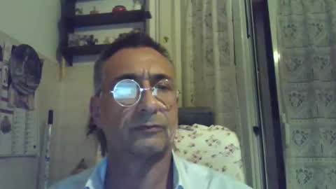 Snapshot of massimoxsempre chatting on 10.15.25 massimoxsempre online show from 10.15.25