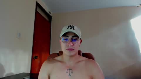 Snapshot of masterfiterotic chatting on 02.01.25 masterfiterotic online show from 02.01.25
