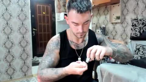 Snapshot of mastermusclejon chatting on 10.11.25 Jon online show from 10.11.25