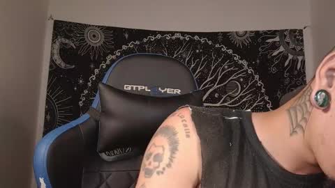 Snapshot of mateo60_ chatting on 10.16.25 Mateo online show from 10.16.25