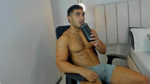 Mateo Zar online show from 04.22.26