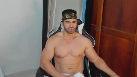 Snapshot of mathews_smith chatting on 02.25.26 mathews_smith online show from 02.25.26