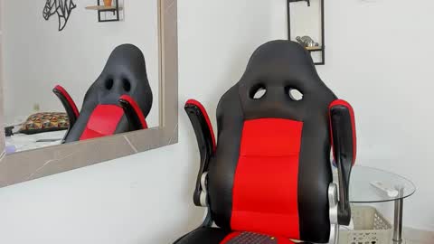 Snapshot of mathias_cocks chatting on 09.30.25 mathias cocks online show from 09.30.25