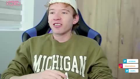 Snapshot of mathwx_ chatting on 10.29.25 Alejandro Alex online show from 10.29.25