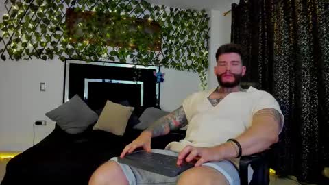 Snapshot of matius_foxtter chatting on 10.25.25 matius foxter online show from 10.25.25